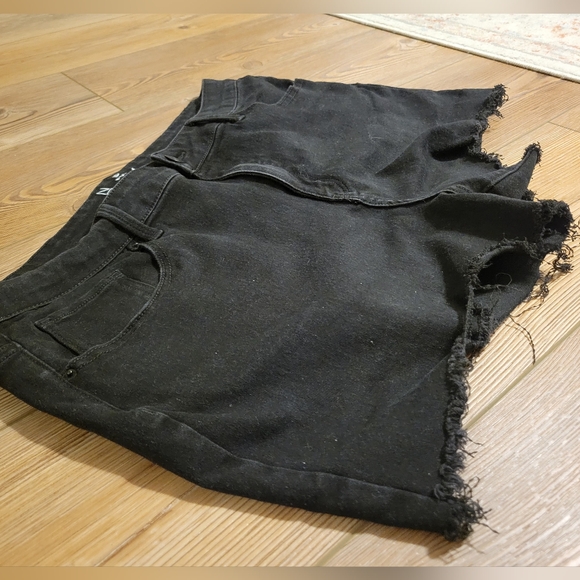 Black Denim Shorts Size 19 - Picture 5 of 5